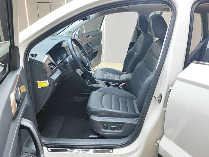 Фото 7 - Volkswagen Tharu