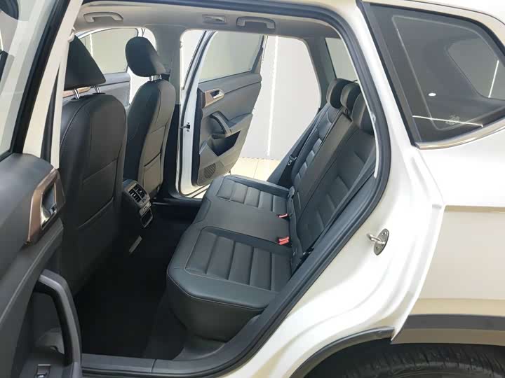 Фото 8 - Volkswagen Tharu