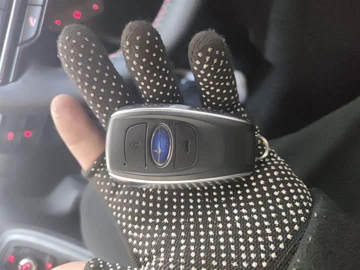 Фото 9 - Subaru WRX