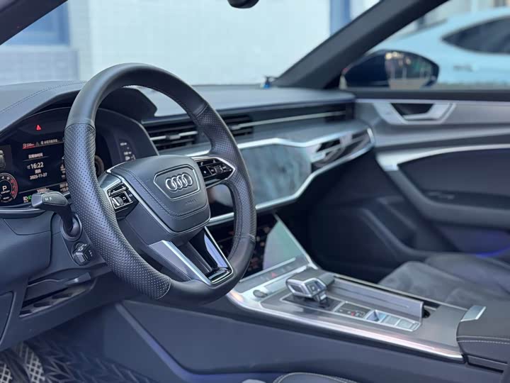 Фото 5 - Audi A6L