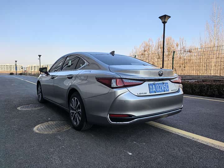 Фото 4 - Lexus ES