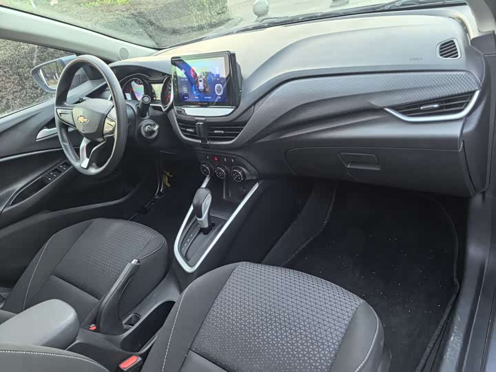 Фото 9 - Chevrolet Onix (Cavalier)