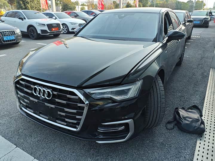 Фото 1 - Audi A6L