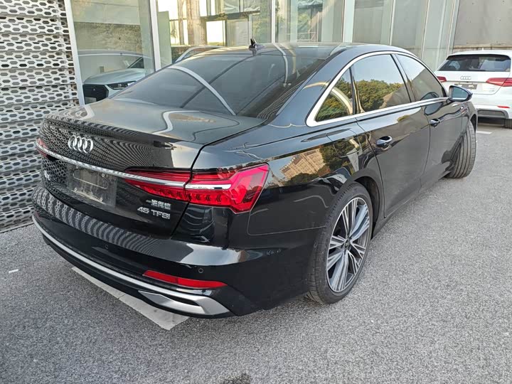 Фото 4 - Audi A6L