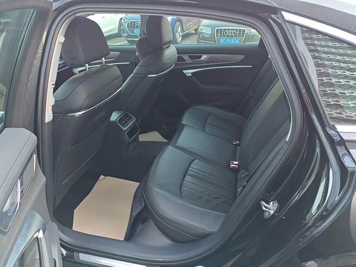 Фото 6 - Audi A6L