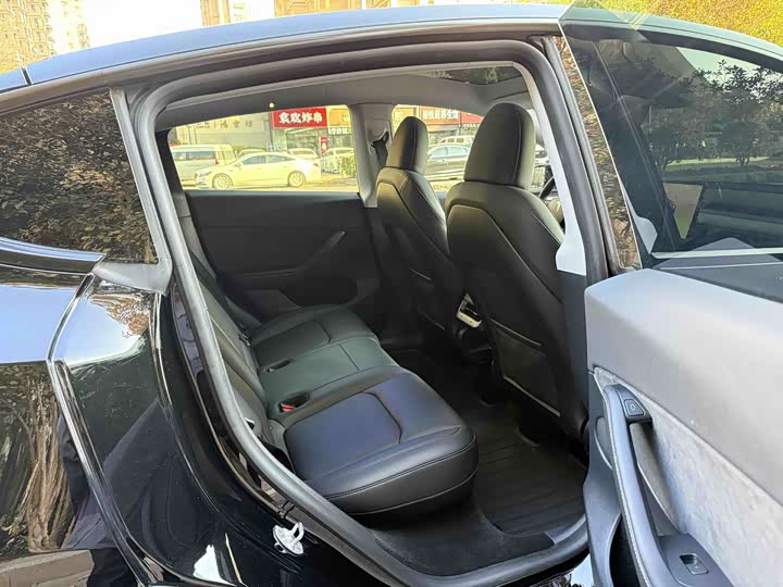 Фото 8 - Tesla Model Y