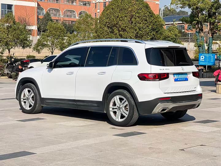 Фото 9 - Mercedes-Benz GLB-Class