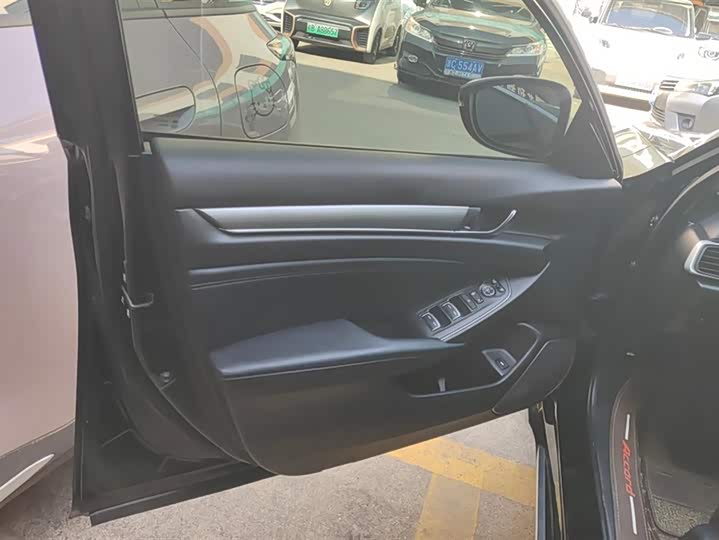 Фото 7 - Honda Accord