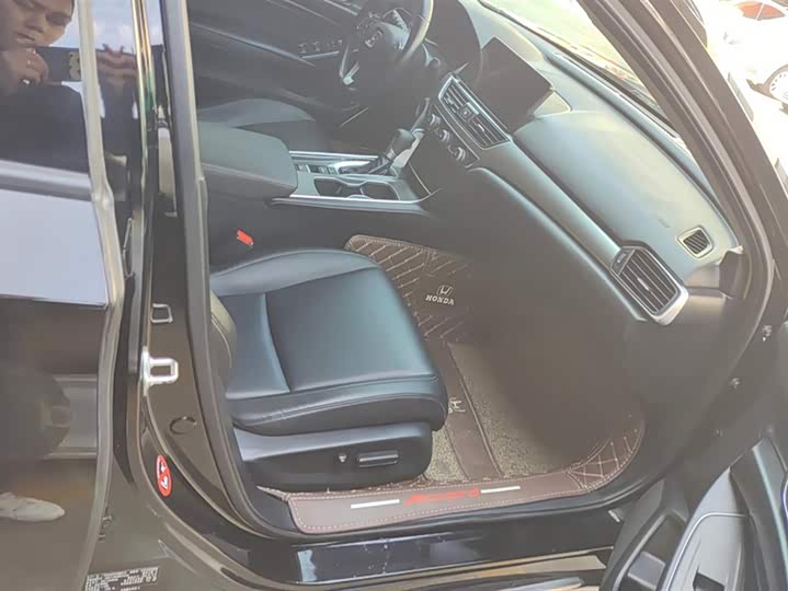 Фото 8 - Honda Accord