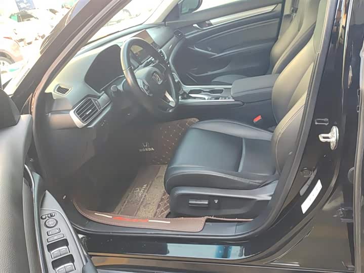 Фото 9 - Honda Accord