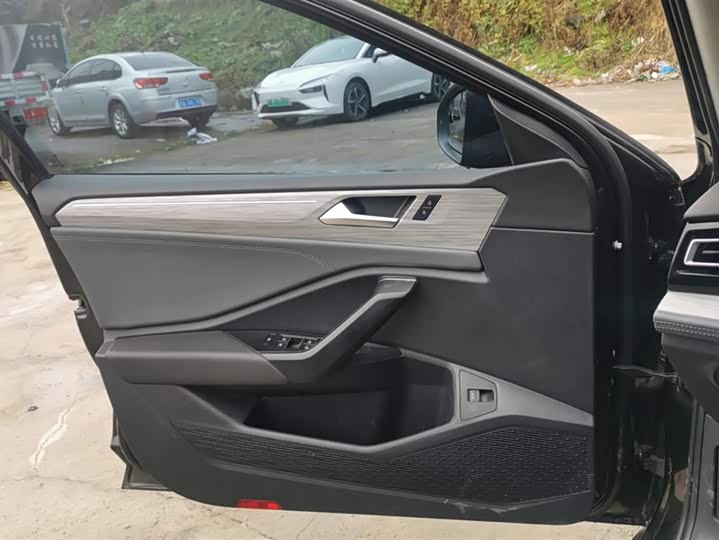 Фото 7 - Volkswagen Sagitar L