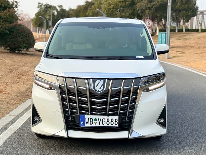 Фото 2 - Toyota Alphard