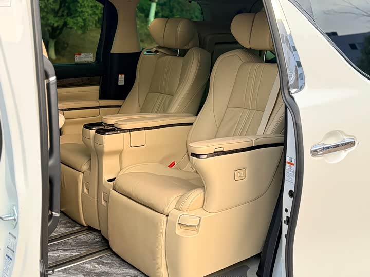 Фото 6 - Toyota Alphard