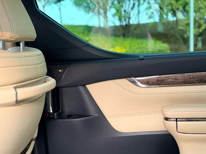 Фото 7 - Toyota Alphard