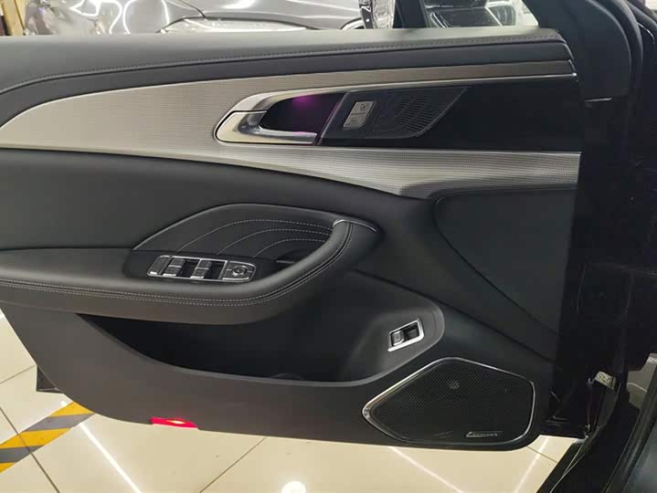 Фото 7 - Hongqi H5