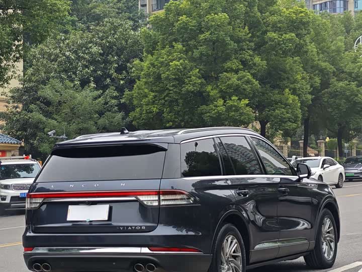 Фото 4 - Lincoln Aviator