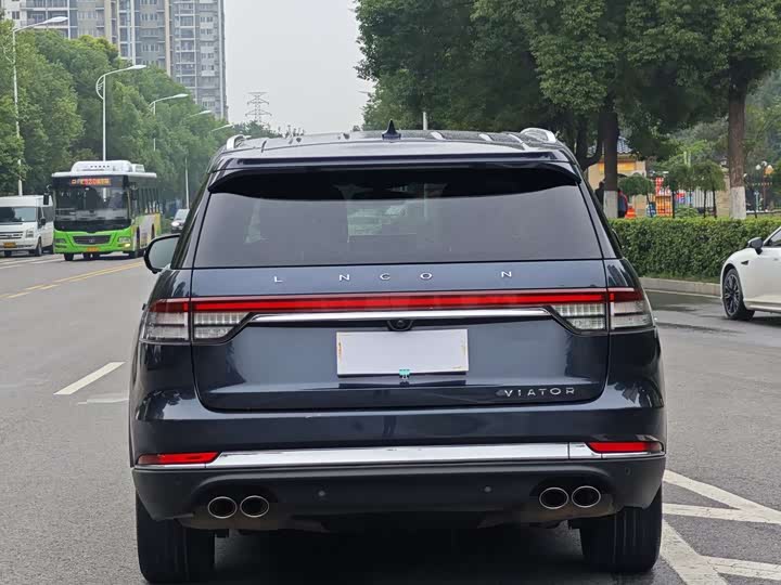 Фото 5 - Lincoln Aviator