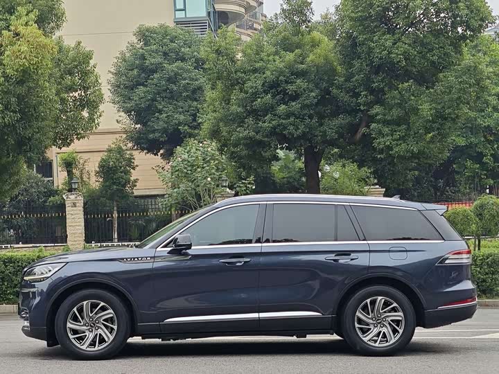 Фото 7 - Lincoln Aviator