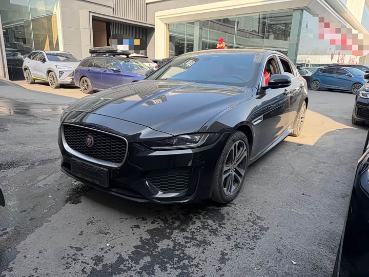 Фото 1 - Jaguar XE L