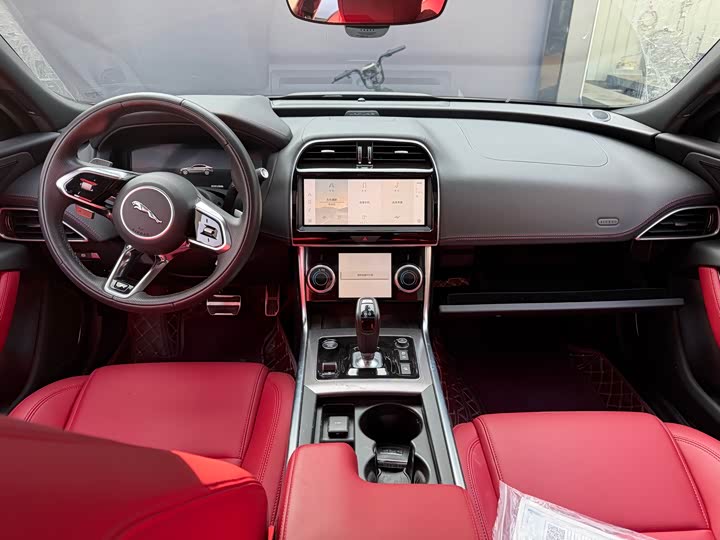 Фото 6 - Jaguar XE L