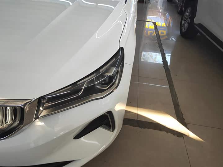 Фото 5 - Geely Emgrand