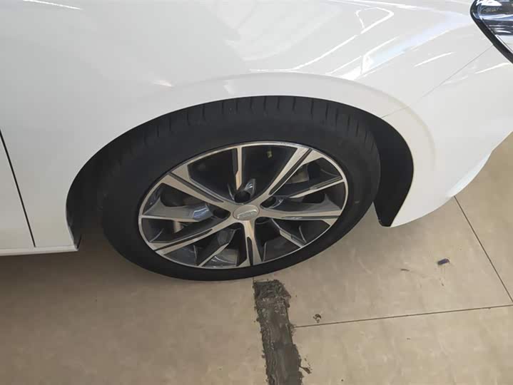 Фото 6 - Geely Emgrand