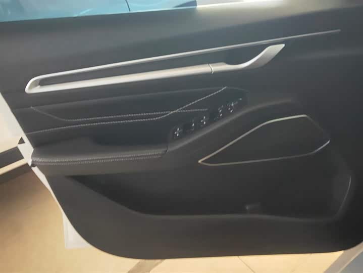 Фото 7 - Geely Emgrand