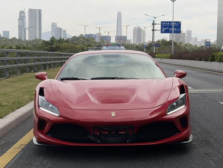 Фото 2 - Ferrari F8
