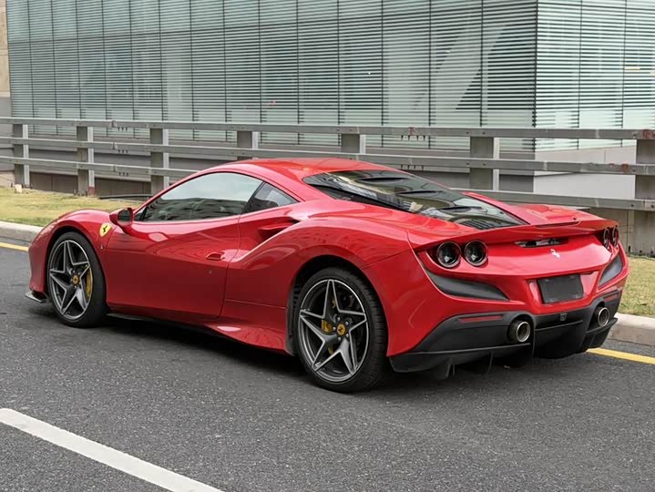 Фото 4 - Ferrari F8