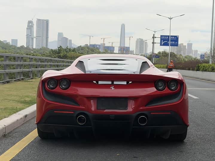 Фото 6 - Ferrari F8