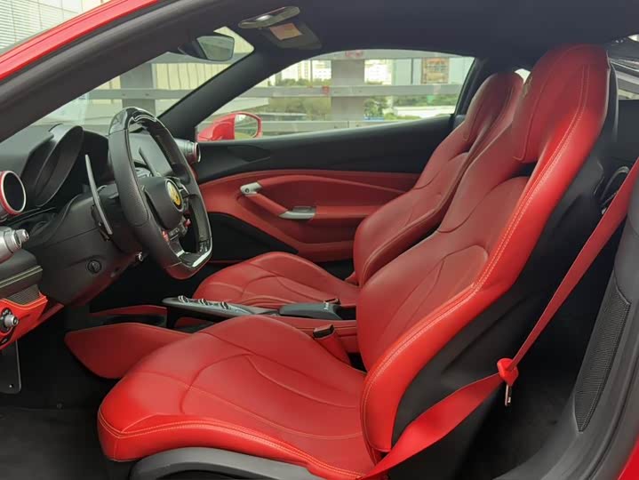 Фото 7 - Ferrari F8