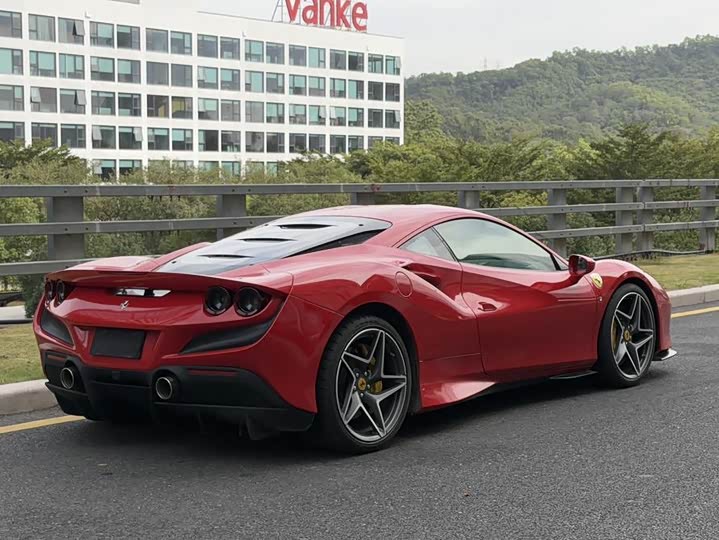 Фото 8 - Ferrari F8