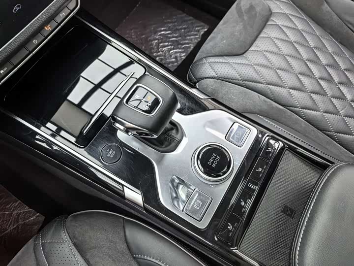 Фото 8 - Hongqi HS5