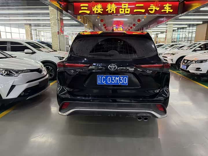 Фото 3 - Toyota Crown Kluger