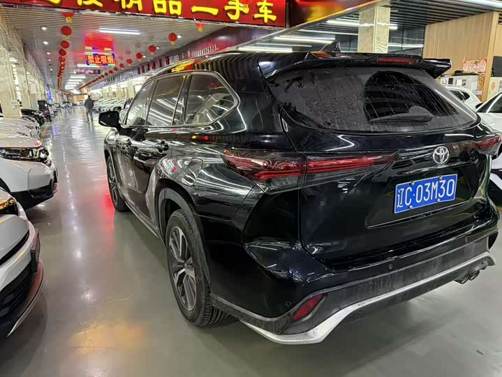 Фото 4 - Toyota Crown Kluger