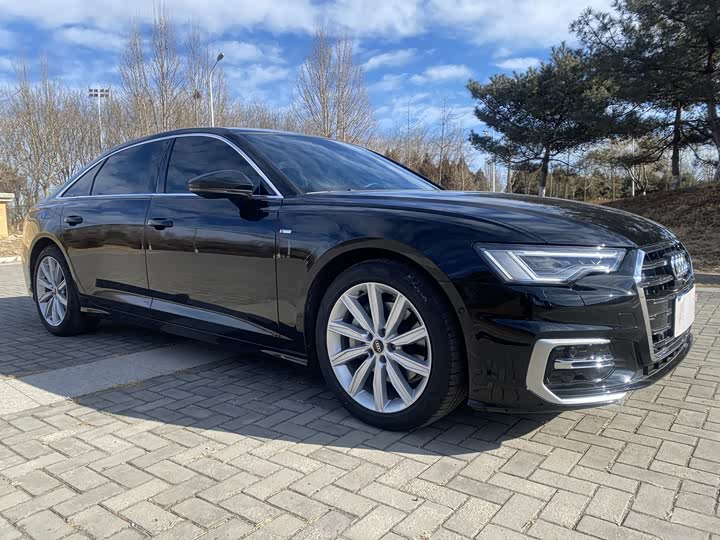 Фото 2 - Audi A6L