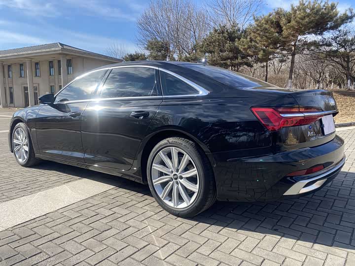 Фото 4 - Audi A6L