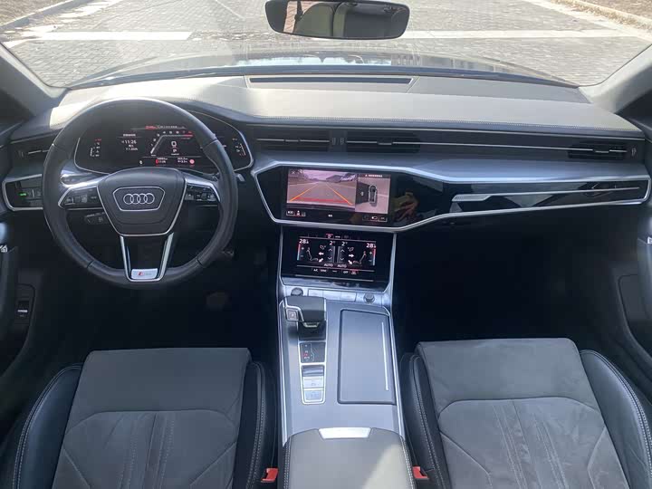 Фото 9 - Audi A6L