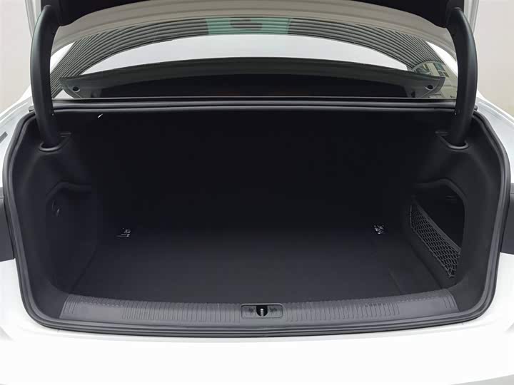 Фото 6 - Audi A4L