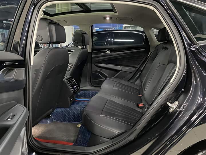 Фото 9 - Volkswagen Passat