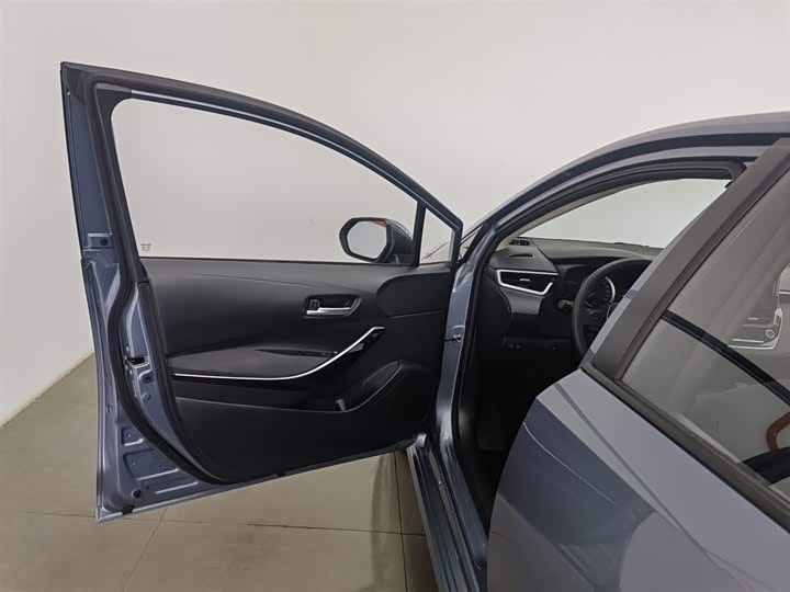 Фото 8 - Toyota Corolla