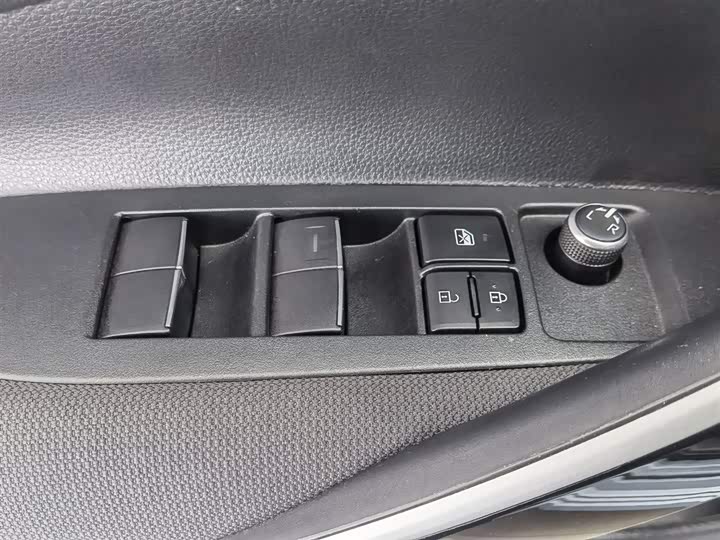 Фото 9 - Toyota Corolla