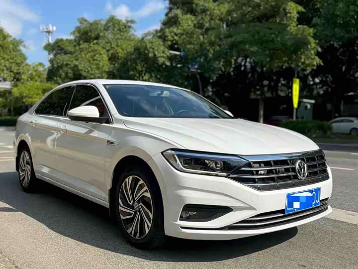 Фото 1 - Volkswagen Sagitar L