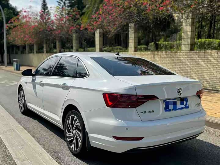 Фото 3 - Volkswagen Sagitar L