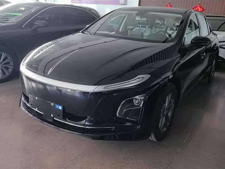 Фото 1 - Hongqi E-QM5