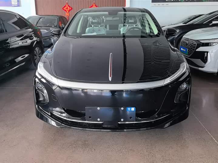 Фото 2 - Hongqi E-QM5