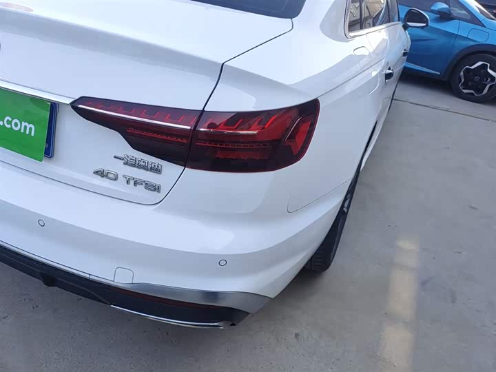 Фото 8 - Audi A4L