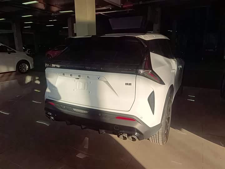 Фото 7 - Geely Atlas