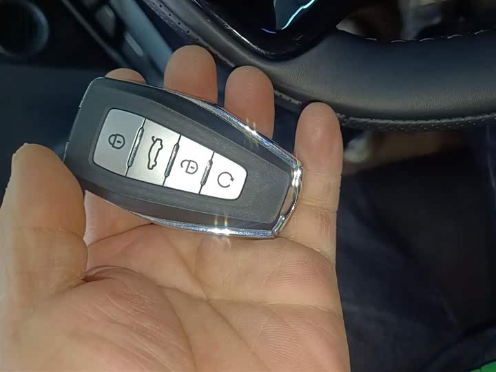 Фото 9 - Geely Atlas