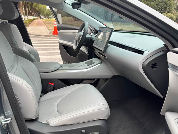 Фото 9 - XPeng Mona M03